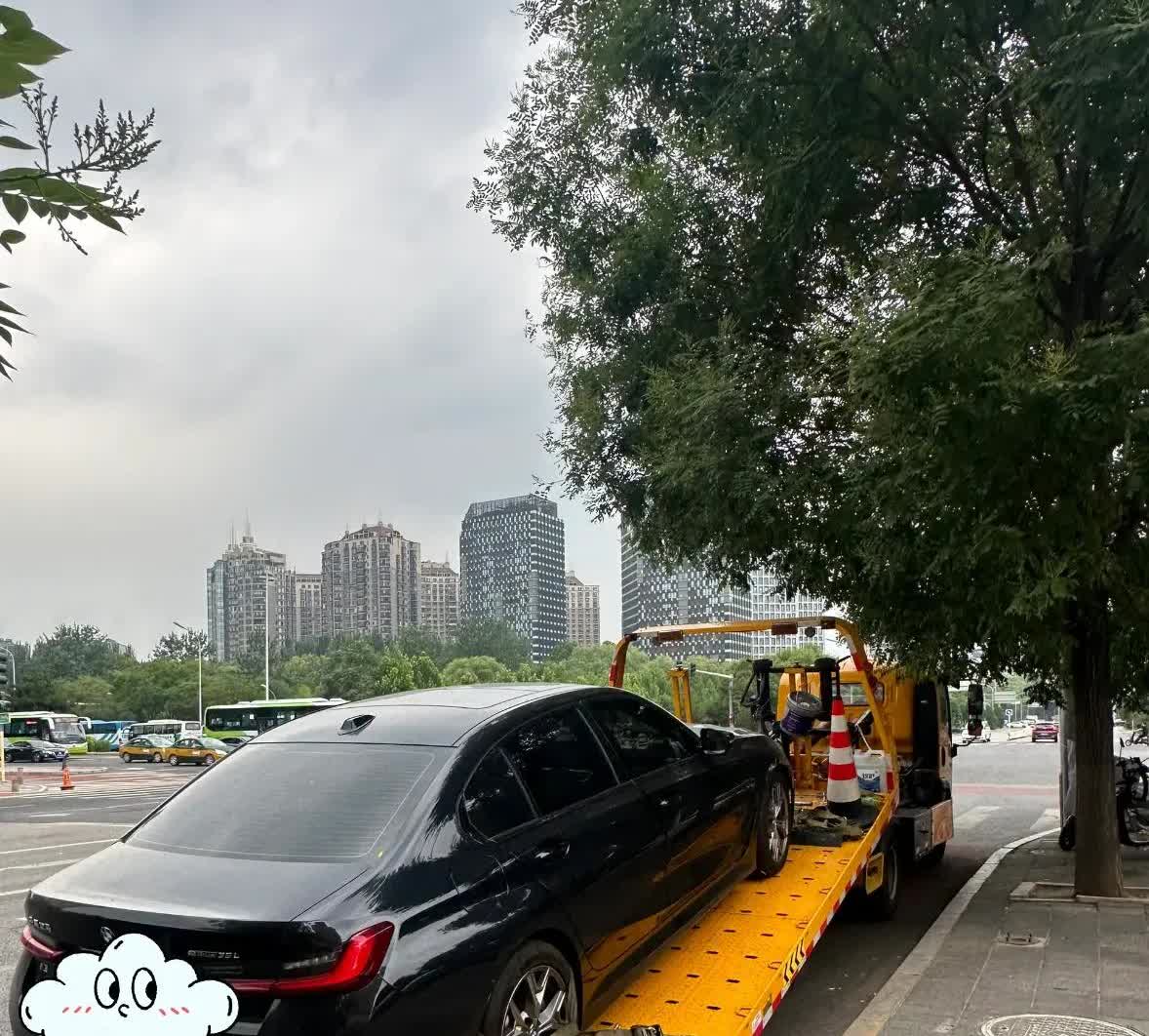 真的要被宝马i3气炸了！正开着车呢，毫无预警地弹出传动系统损坏提示，眨眼间油门和