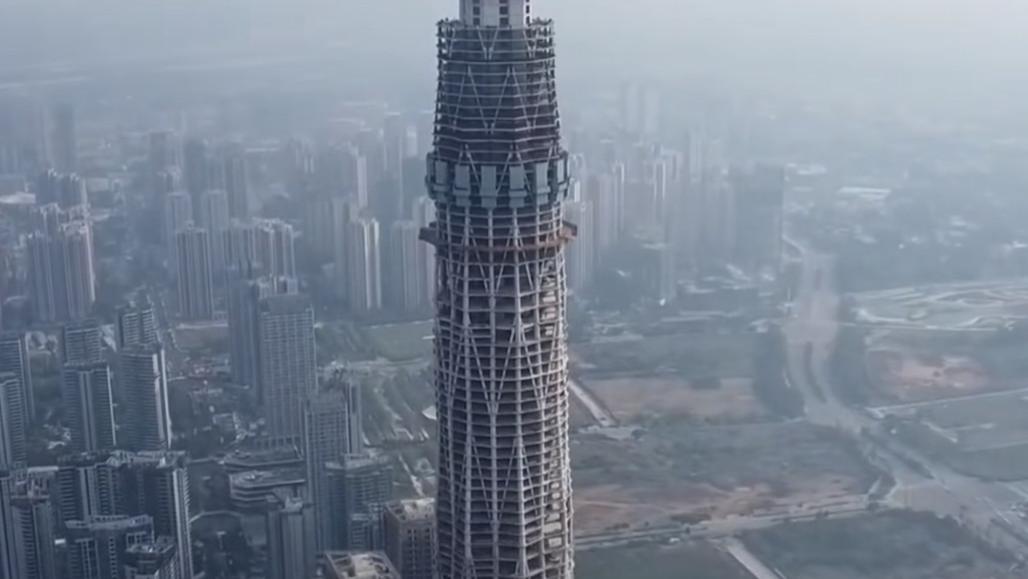 120亿打水漂？四川这座468米“巨塔”烂尾十年，到底谁来接盘？