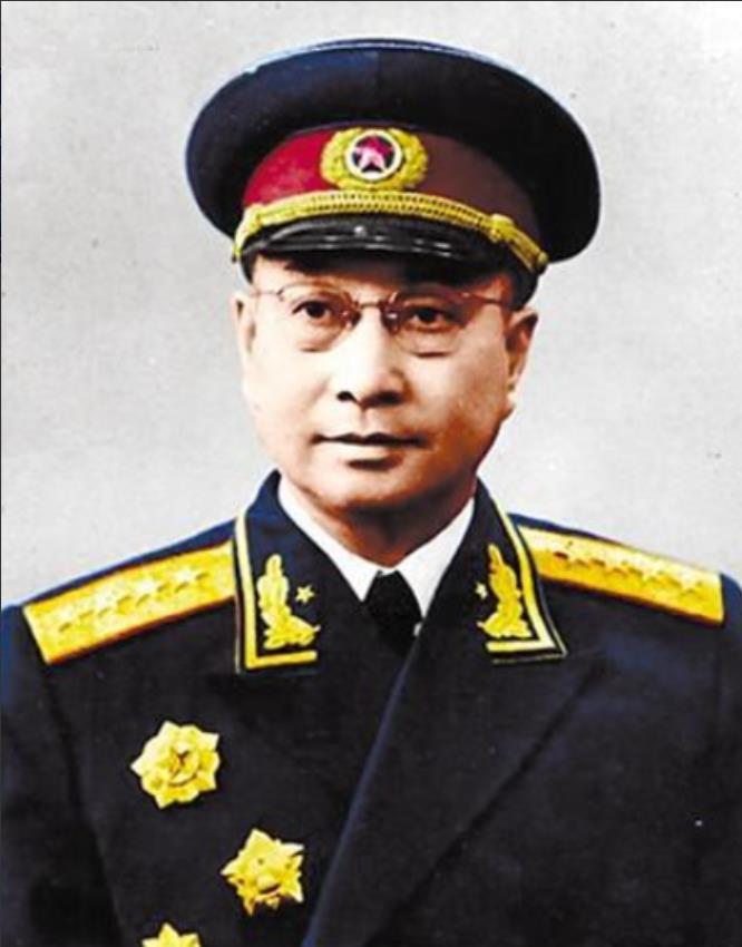 1955年，陈赓参加完授衔仪式回家。儿子赶忙问：“爸爸你这么厉害，被授予什么将？