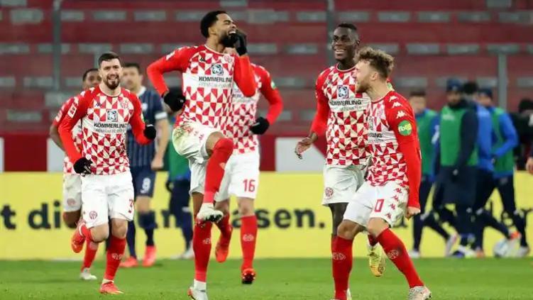 五大联赛11.21期：周五三场热点如何再次收割“主任”？