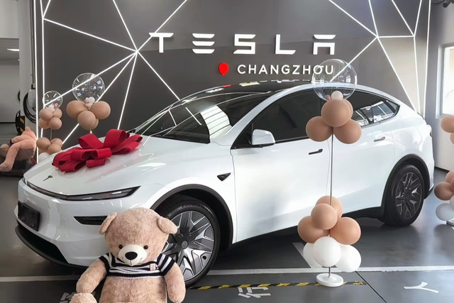 特斯拉YL十月前提车批次公布，或迎涨价！
刚刚收到特斯拉客服的确认消息，心里一块