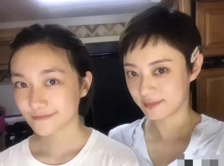 2007年，孙俪成名后，偶遇了抛弃她们母女多年的父亲，正在路上摆摊，曾经孙俪非常