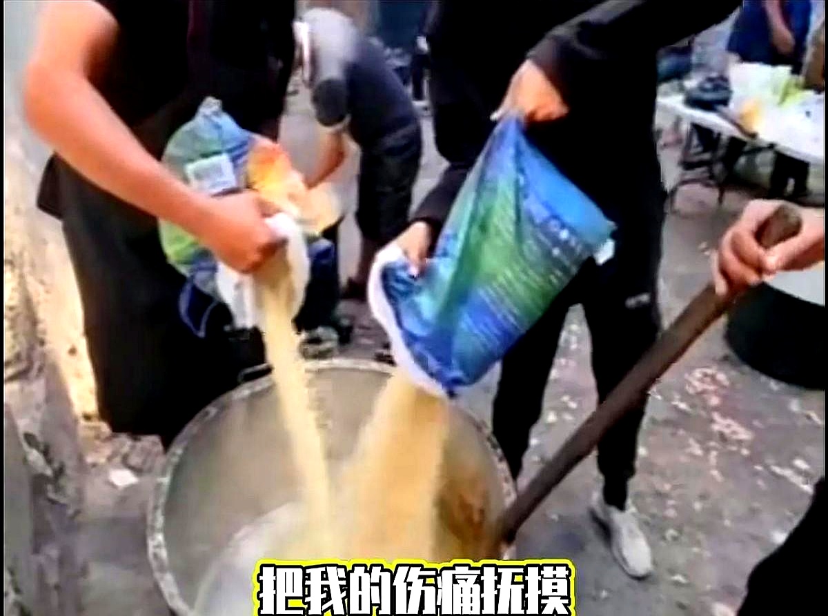 再用不粘锅材料打成小
中国政府援助的5万多件物资分发到巴勒斯坦加沙各救助站，工