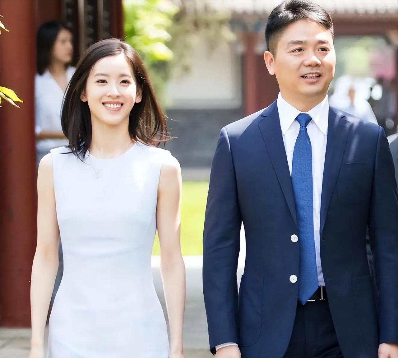 章泽天英国生活片段流出：低调融入当地社区，骑车打球两不误
刘强东最近在国内搞外卖
