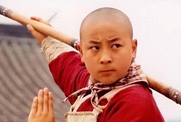 被身家亿万亲爹吸血多年，现37岁无人问津的释小龙，到底做错了啥
释小龙，那个穿着