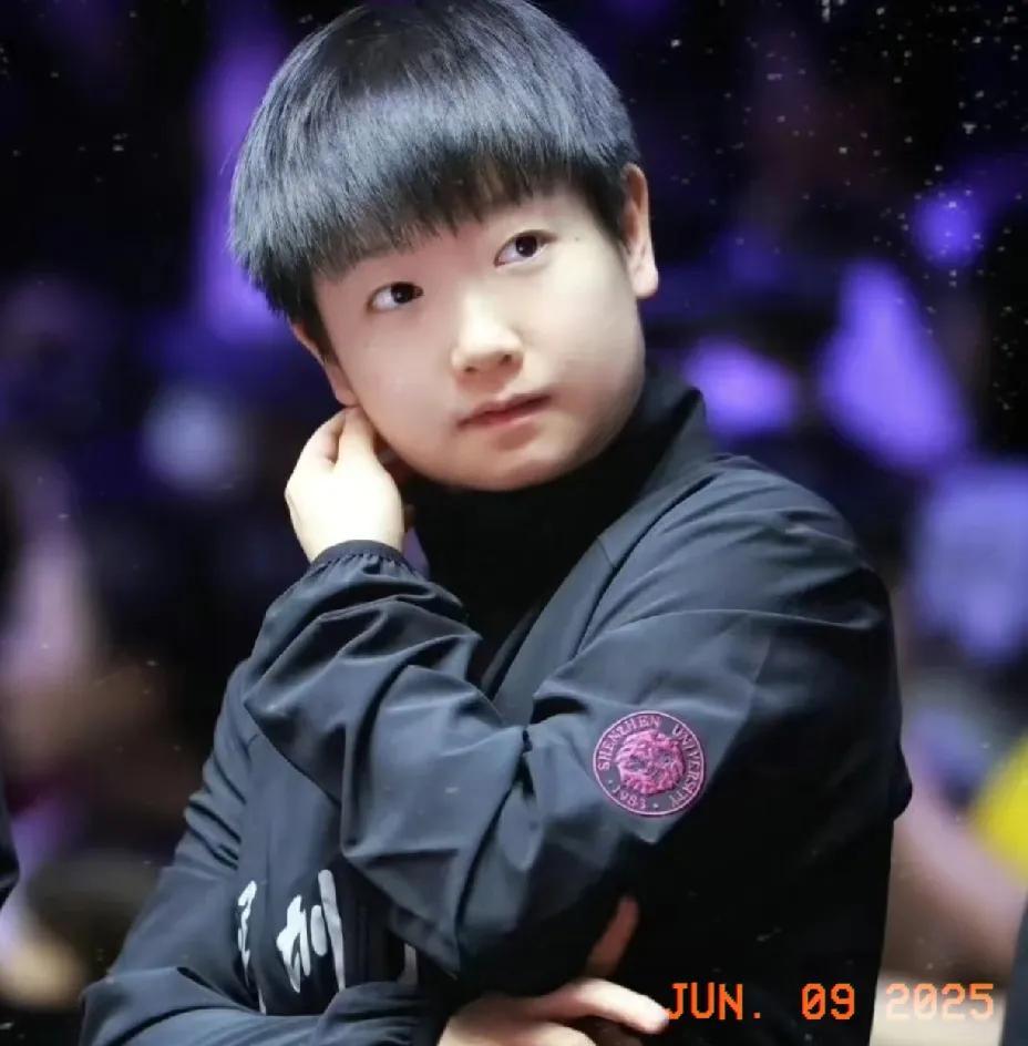 这个傻傻的姑娘终于知道心疼自己了！



乒超联赛第一阶段，深圳大学队首场比赛，