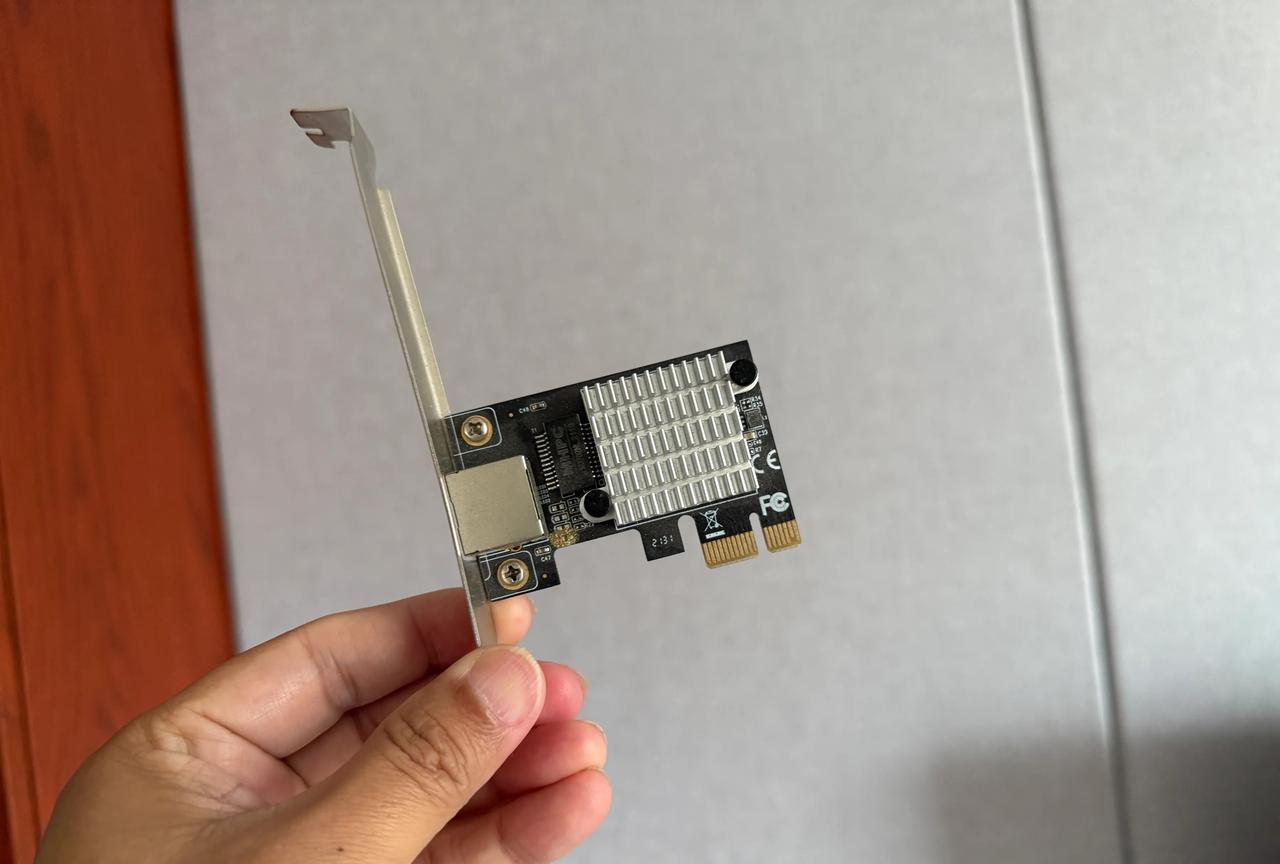 刚买了一块2.5G的网卡，价格还是非常便宜的，感觉做工有点粗糙啊。改天装电脑上试