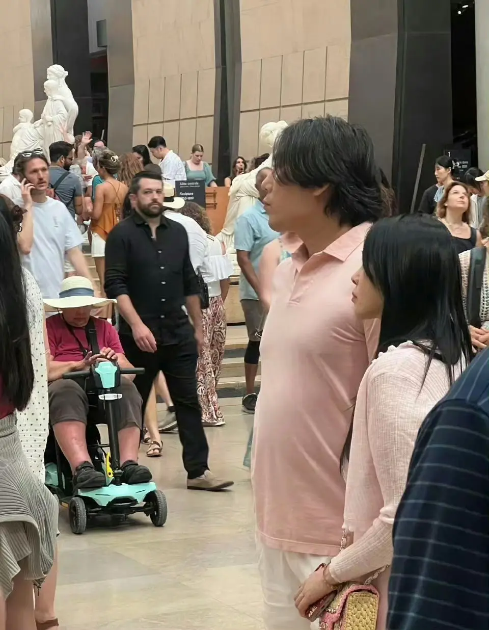 秦昊是不是已经在为下一个角色准备了，明星这身材很显眼。 ​​