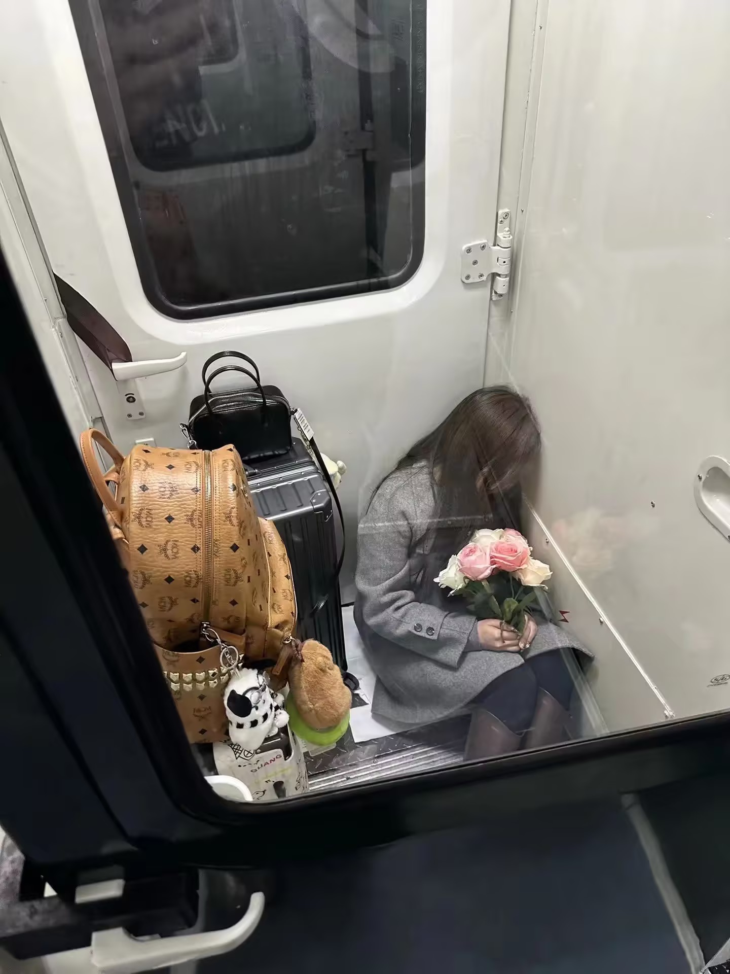 这位女生的男友估计拯救过银河系