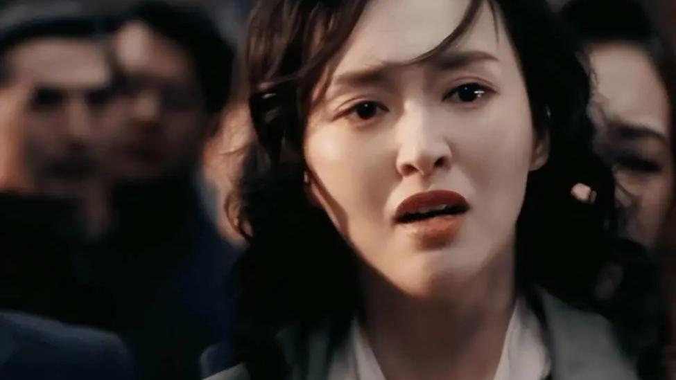 《爱情没有神话》撤档，网友替唐嫣喊冤，同事塌房的锅该谁来背？