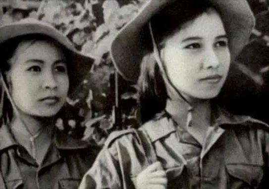 1979年，黄干宗被两个越南女兵抓走，他已经做好赴死的准备，谁知她们却说：“我们