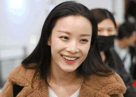 同事说倪妮这种长相是怎么成明星的，到底是谁在硬吹倪妮是美女啊？她说她一直没觉得倪