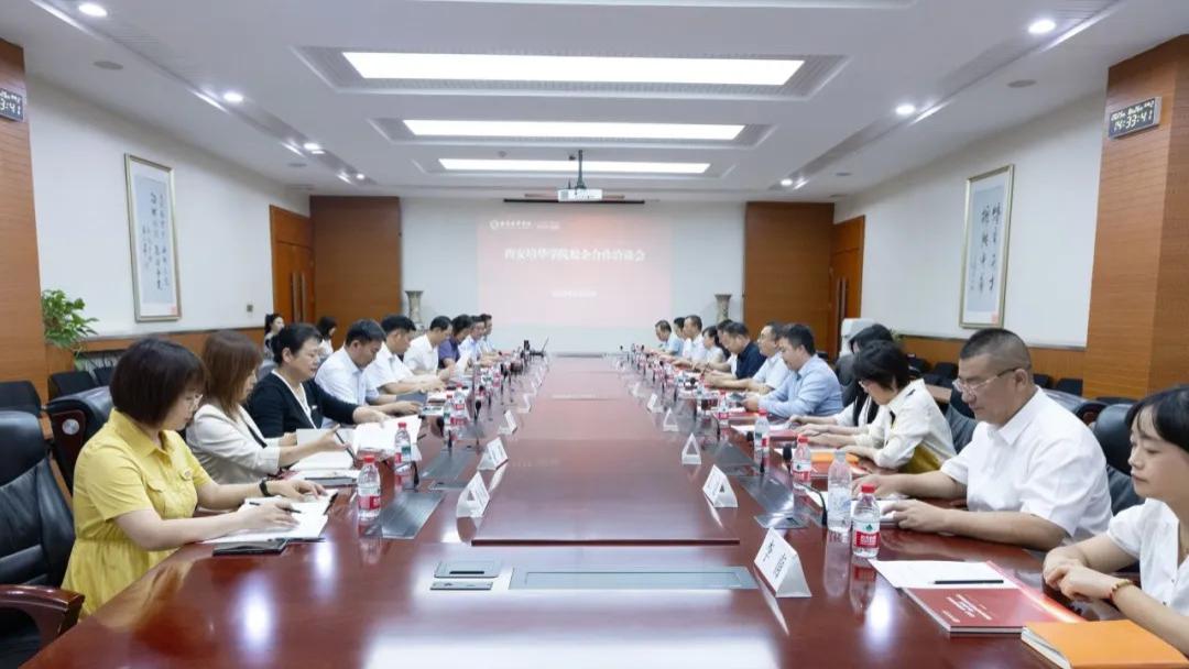 陕西博龙文化艺术品有限公司参加西安培华学院校企合作洽谈会
