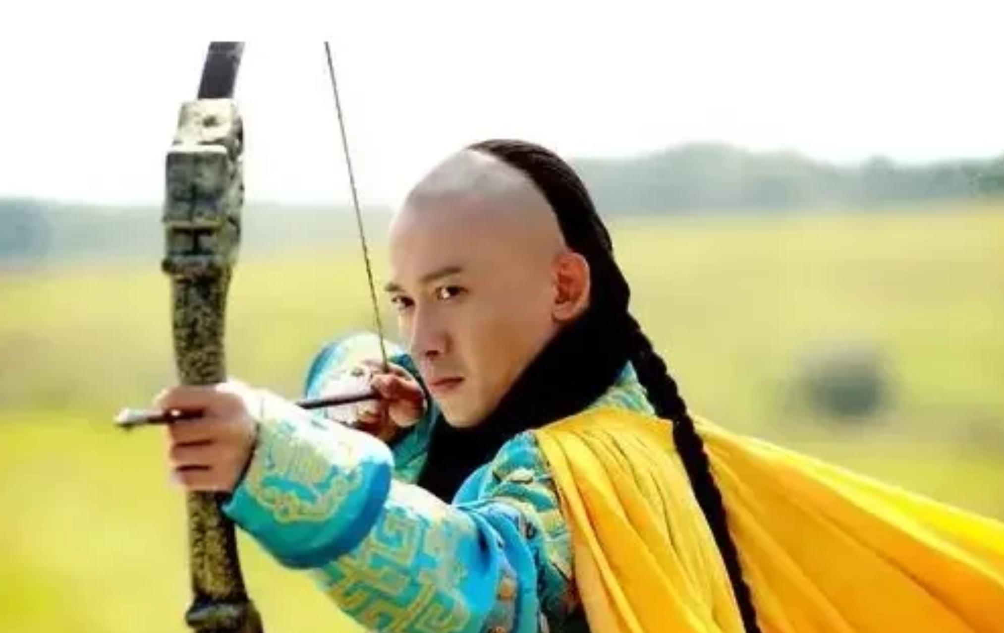1615年，努尔哈赤废长立储，却发现妻子与继承人暗中幽会。



努尔哈赤在16