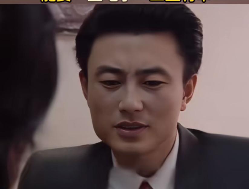 果真是情 人眼里出西施啊！看王宁年轻时这么帅，就特别纳闷，当年他是咋看上金龟子的