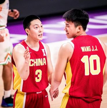 中国男篮球员王俊杰谈之前被郭士强怒斥一事，他表示：网上把这件事过于夸大其词了，其