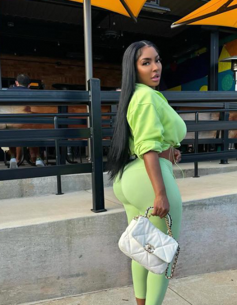 网红Ayesha：漂亮身材好却被指拜金 否认108万抚养费
