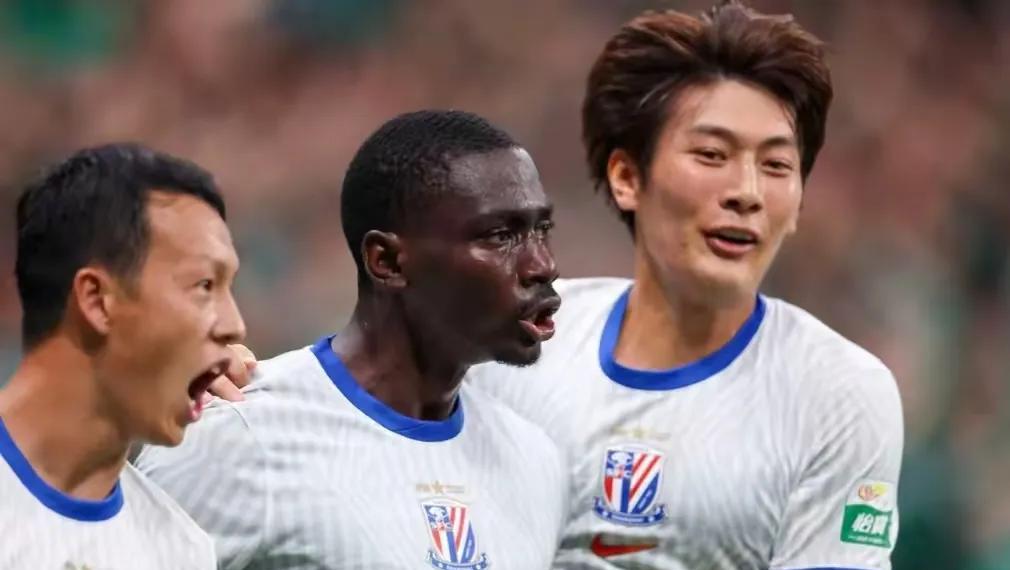 《东方体育日报》报道，业内人士对吴曦与阿苏埃的进球连线给予了相当高的评价。在与河