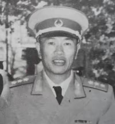 1979年，邓华住院，谁知许世友知道后，却有些生气，还抱怨道：“老邓不够意思啊，