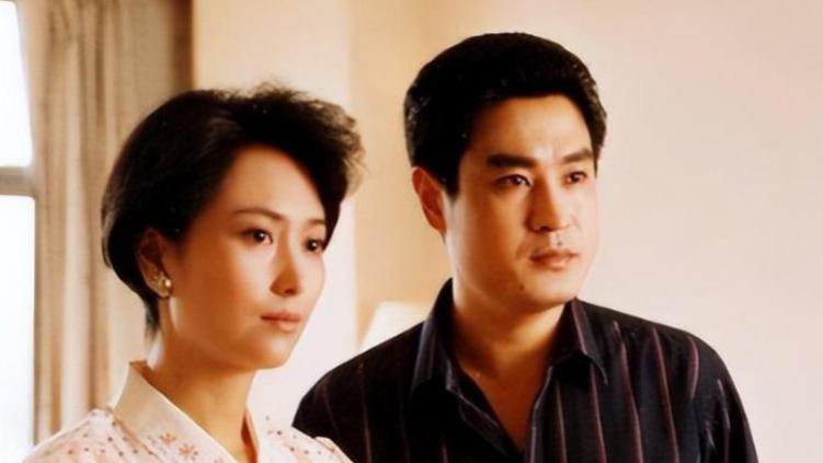 红极一时的左翎：父亲患癌早逝，离婚又再婚，如今62岁越活越漂亮