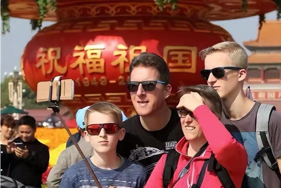 写在世界微笑日
五月浅夏，时光静美，我们也迎来了一个别样美丽的节日，世界微笑日。