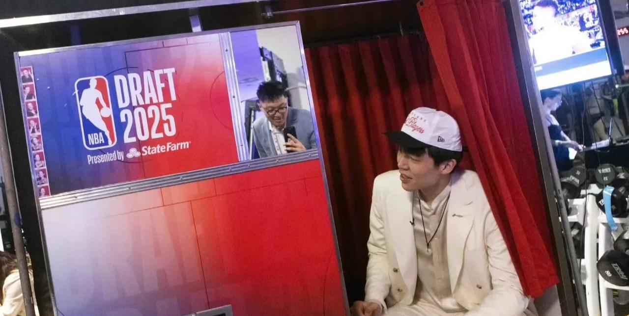 篮网究竟是怎么失去杨瀚森的？就是太菜被一帮老油条联手坑了。
杨瀚森选秀这件事现在