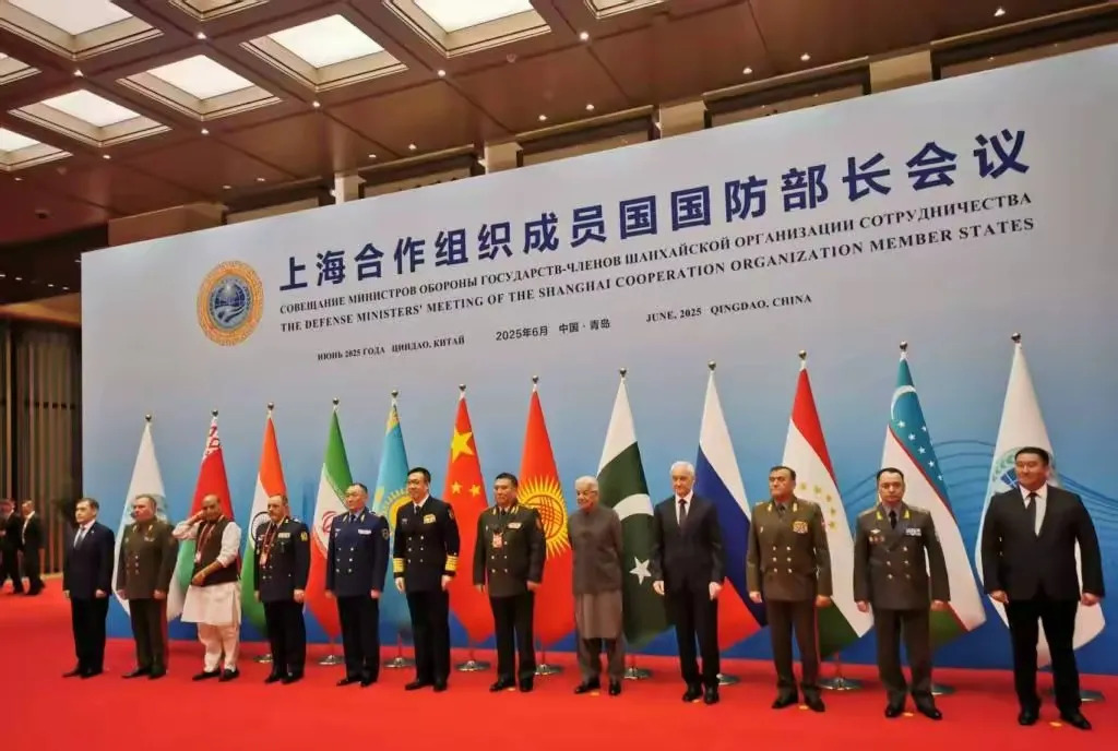 上合会议怪事多，有人沉默有人闹











伊朗防长心里苦啊，估计在想