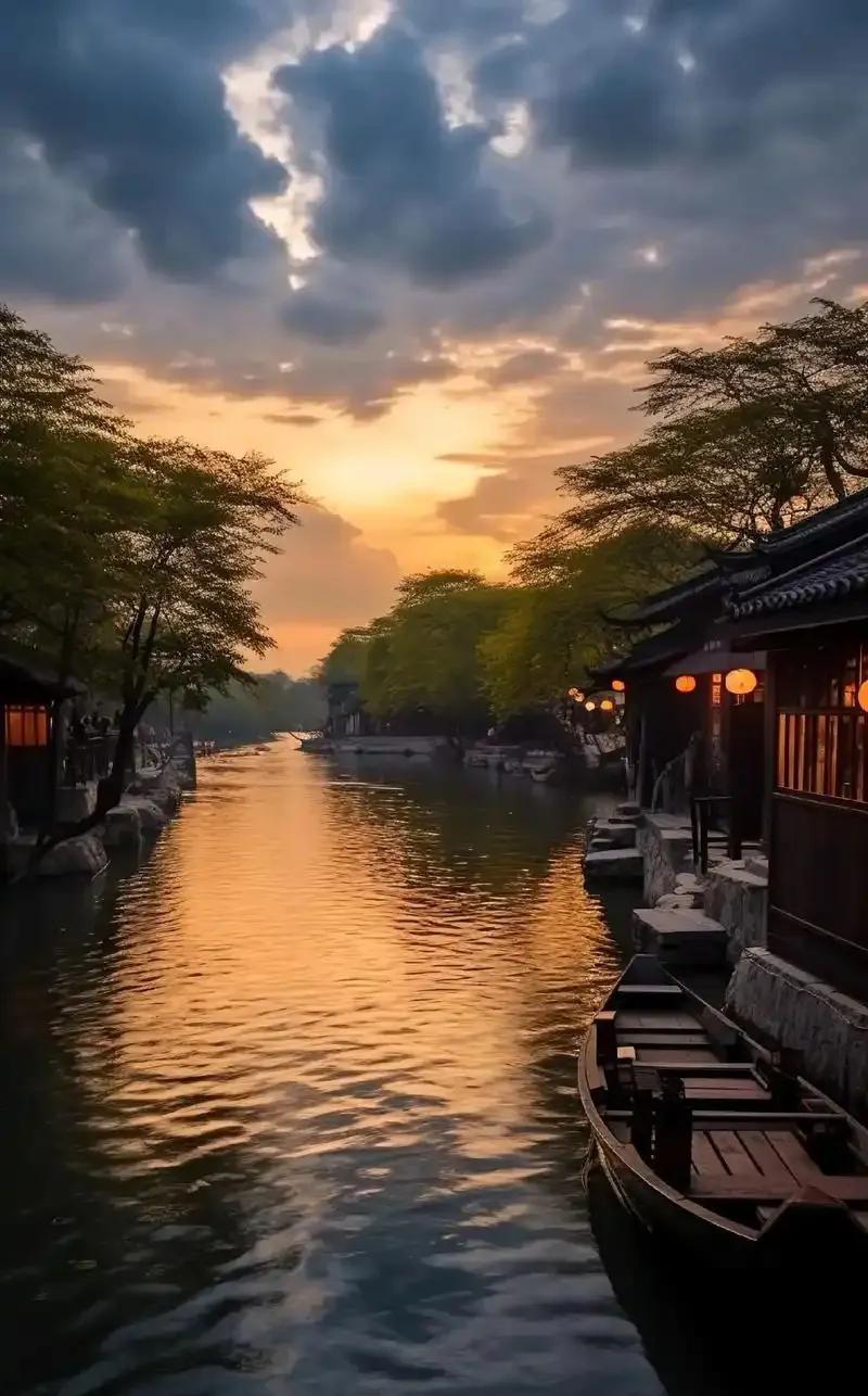 满院斜晖向晚时，
春风拂绿水边枝。
西楼人醉烟霞景，
静谧黄昏花落池。
——作者