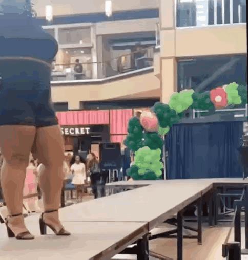 走秀是艺术表达，身材不应是唯一衡量标准。#曼妙的走秀#