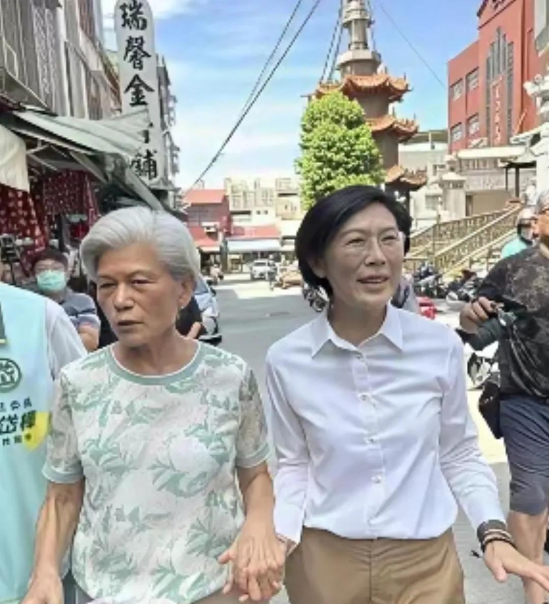 民进党高雄立委林岱桦很厉害啊，没有因为自己与寺庙主持私密暧昧聊天内容曝光而退出参