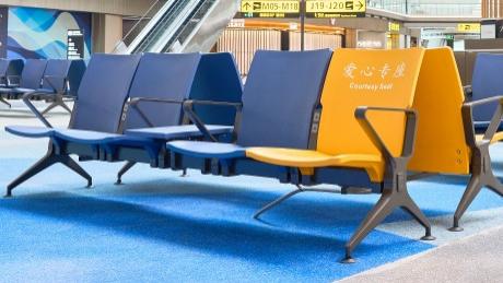 为什么排椅的座面和靠背常常采用“不同材质”拼接？