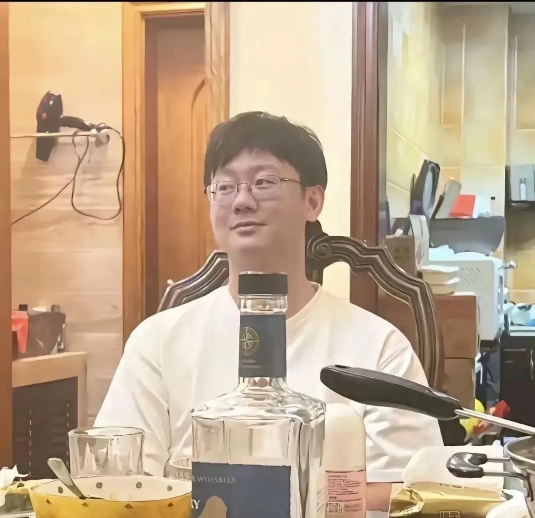 总结一下，陶白白  有自己的事业，自己的广阔的精神世界，而我却只是一个没有事业只