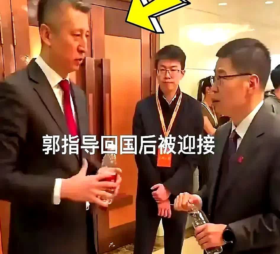 再输日本，真没脸回家！

郭士强直接把话撂那儿：不换血，就散伙。

去年