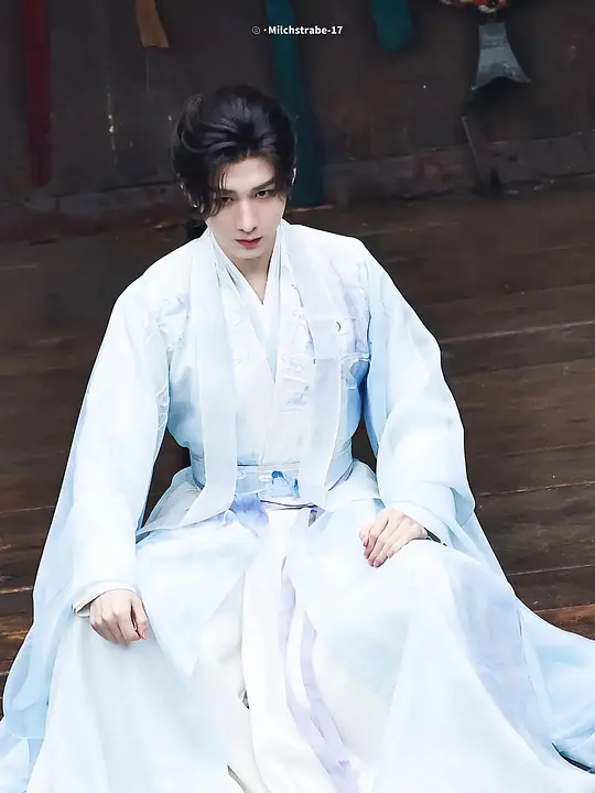    《天地剑心》也终于看完了，里面的角色，他的人物造型非常的好看，每一个名场面