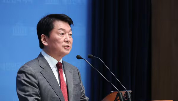 韩国政坛大戏：安哲秀怒怼李在明人事安排











啥情况？韩国政坛炸