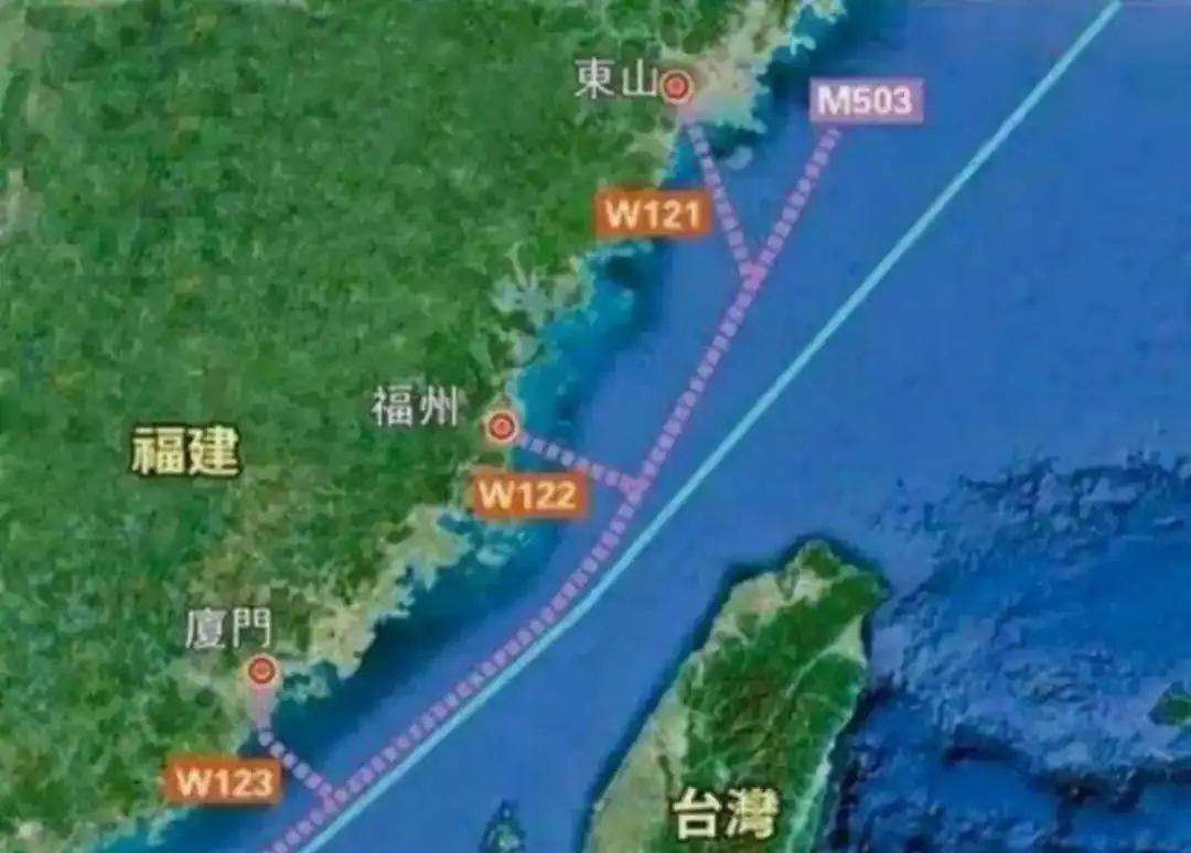 国家民航局宣布7月6日启动M503和W121衔接航线后，台湾民进党反应过激，蓝营