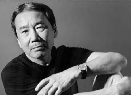 1994年，日本作家村上春树访问中国，当工作人员招待他吃饭时，他却说：“我不吃中