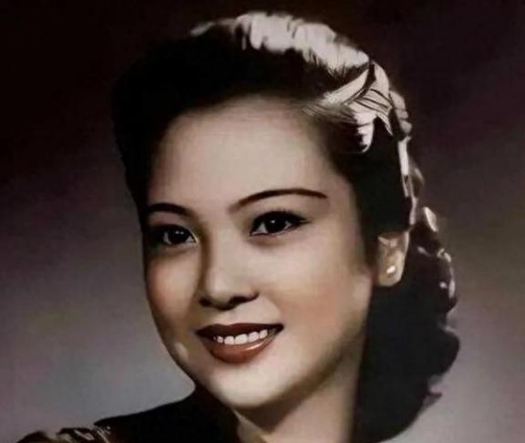 1941年一天深夜，戴笠把他的秘书周志英抱到了床上，两人一番激情过后，周志英依偎