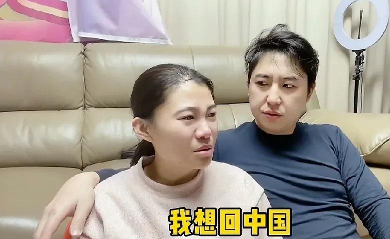 远嫁韩国的临沂姑娘小雪，生活并不开心，哭了说“我要回中国”。



泪水模糊了小