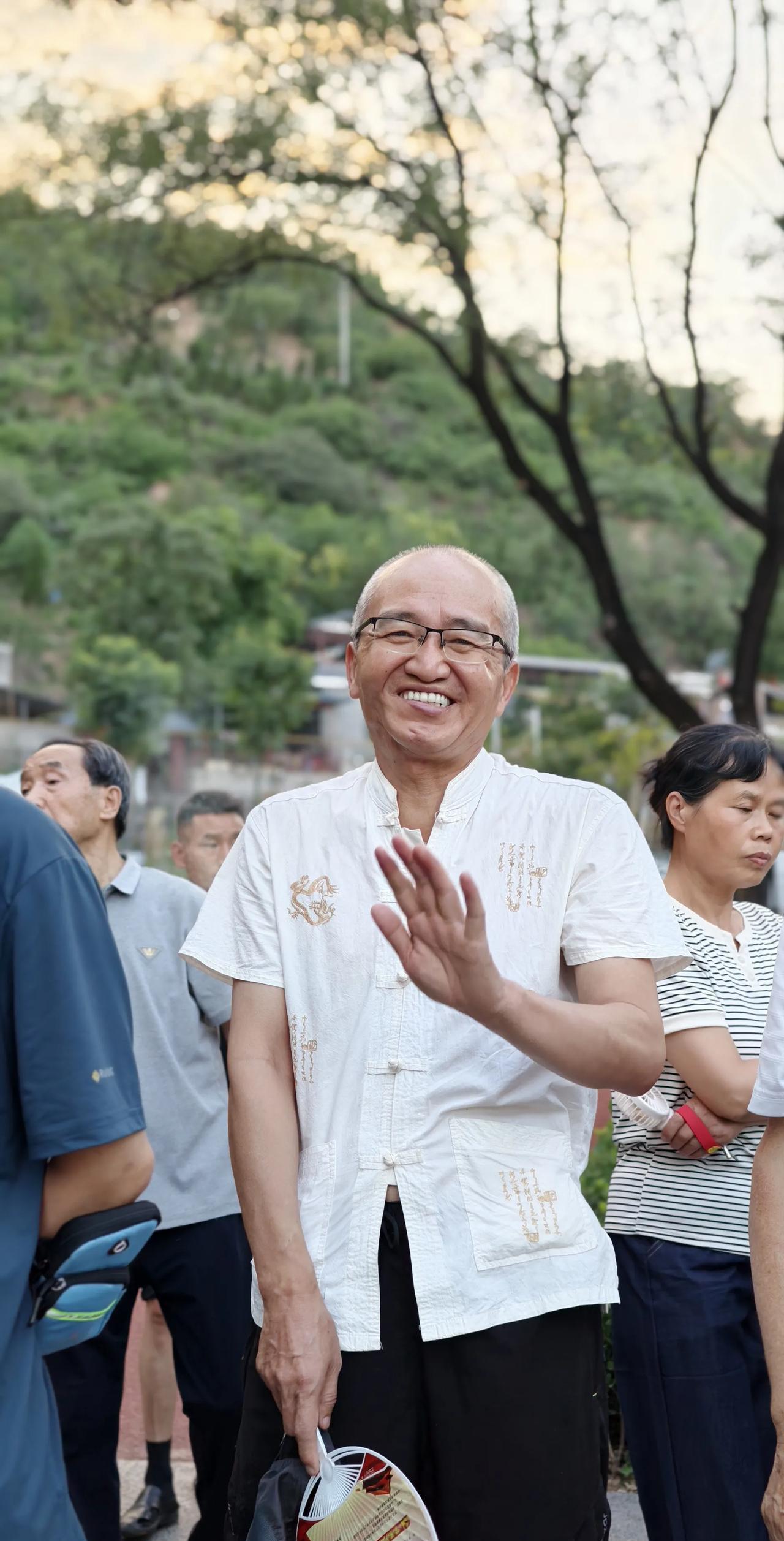 #对于你现在的生活状态，给我两个字#幸福。
退休了，有了闲暇时间了，不用每天上下