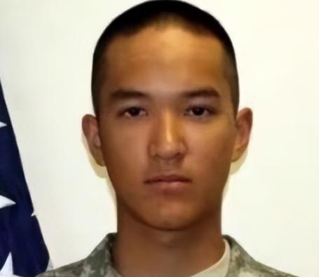 可悲可叹啊！2011年，19岁的美国华裔士兵陈宇晖，因洗澡忘关水龙头，竟被美国军