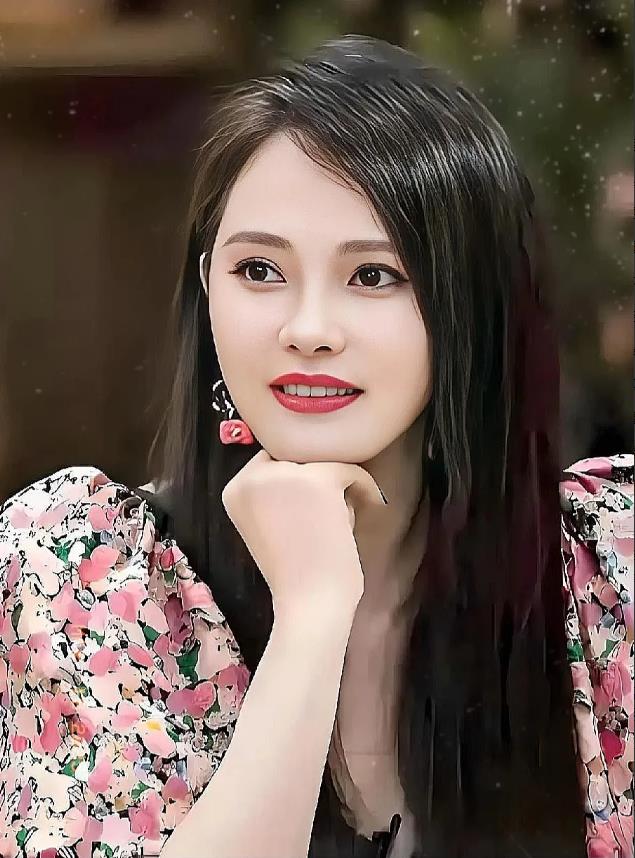 凌晨三点，一则爆炸性新闻震惊娱乐圈！秦昊的夜店录音意外流出，与此同时，伊能静名下