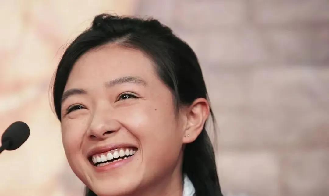万茜也是年纪越大，越有气质的女星，气质好了，五官都精致了不少，看着舒服。#万茜#
