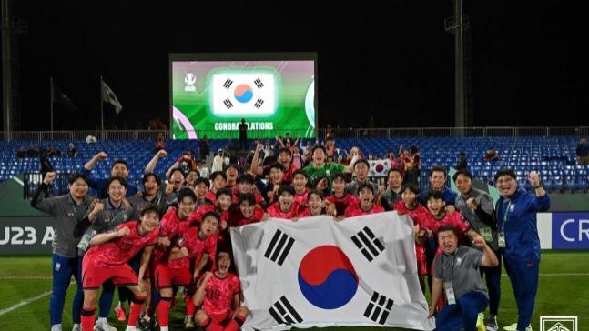 韩足晚报（2026.1.18）——变阵守住底线！李敏成完成进四强目标