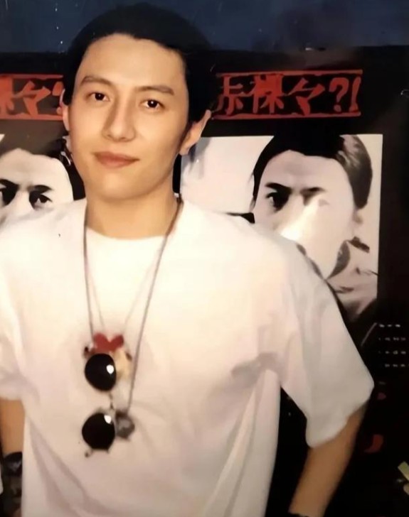 儿子长的丑冲上热搜，亲妈刘芸急晒九宫格反击维护儿子。
 
请大家嘴下留情，14岁