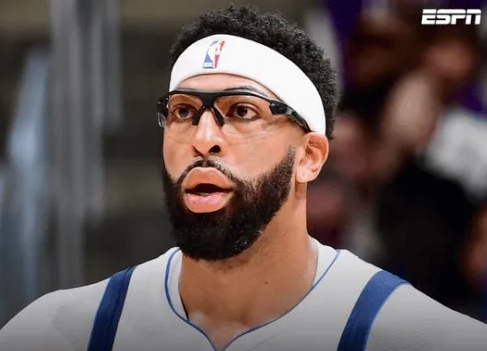 独行侠今日官方宣布，球队前锋安东尼-戴维斯今日接受核磁共振检查，结果显示左手韧带