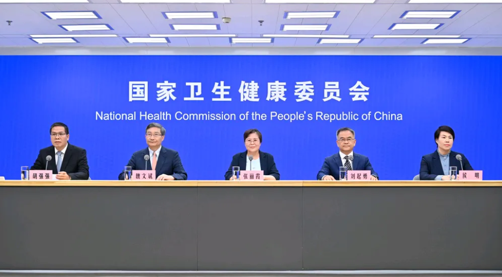 双向奔赴，实打实回馈无偿献血者。
 国家卫健委决定，今年年底之前，实现献血者无论