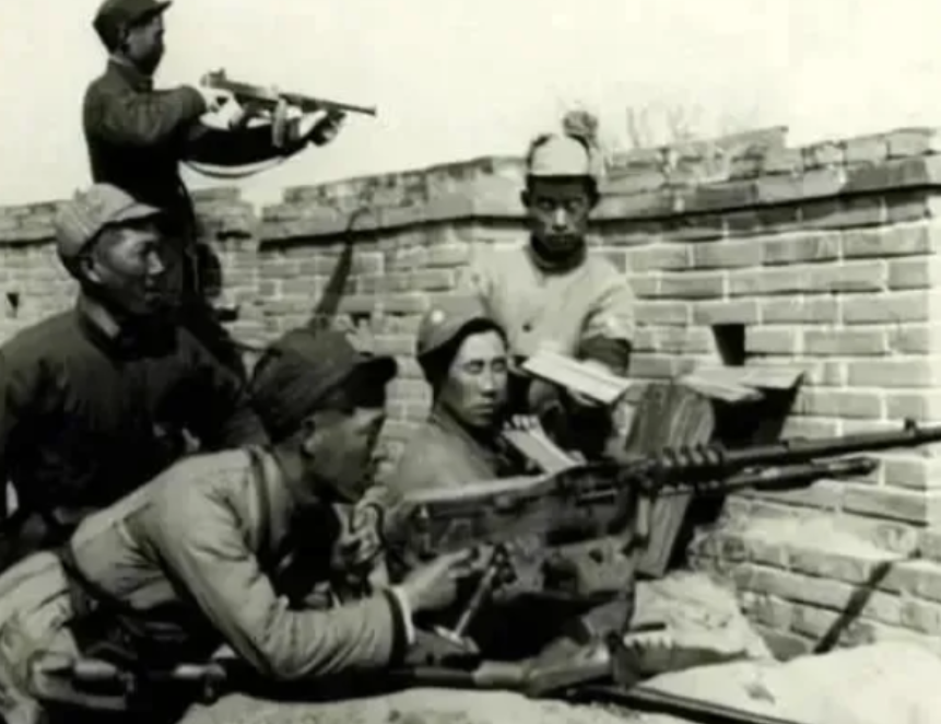 1939年，枪林弹雨中，八路军115师第5支队弹药告罄，被1200多名日军围困，
