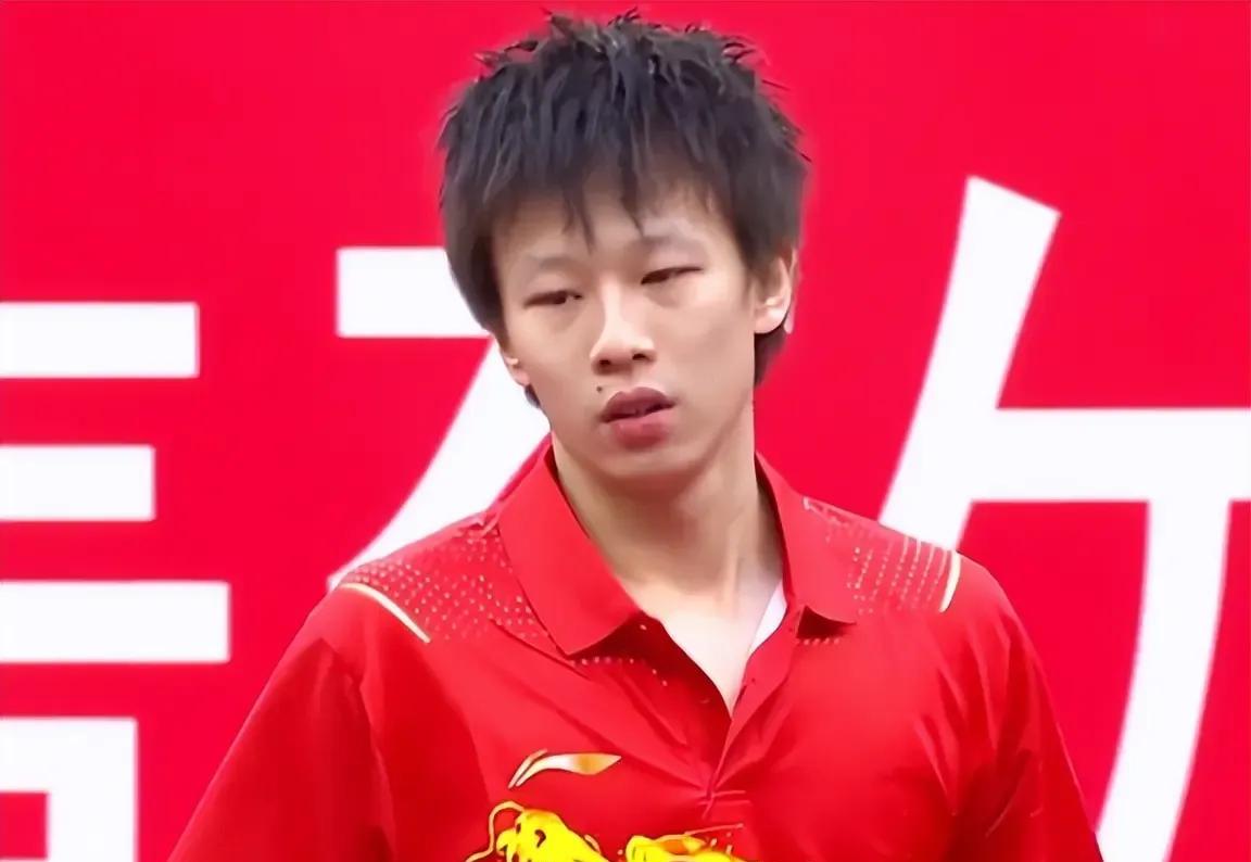 林高远果然走不远！世乒赛男单十六分之一决赛，国乒老将林高远对阵法国老将西蒙.高茨