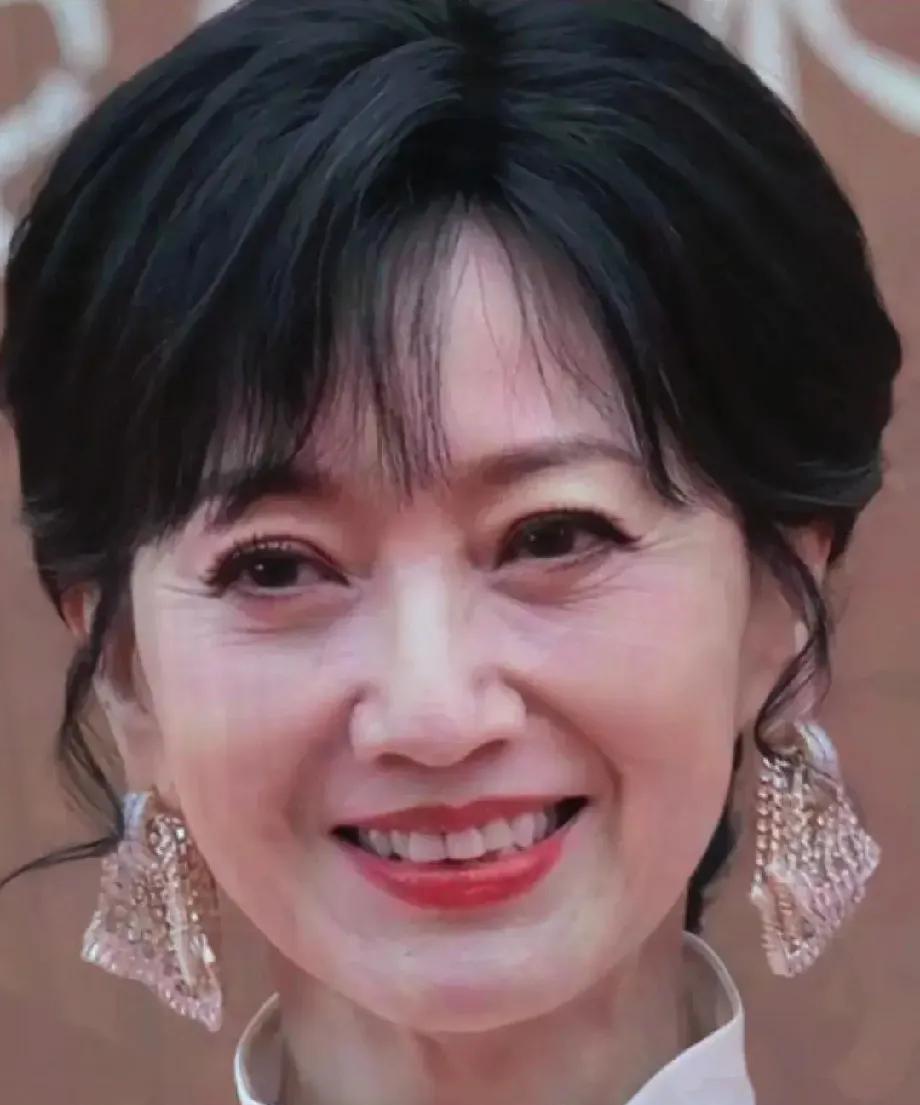 这张脸确实好看精制，虽然满脸纹纹，确实精致好看！！